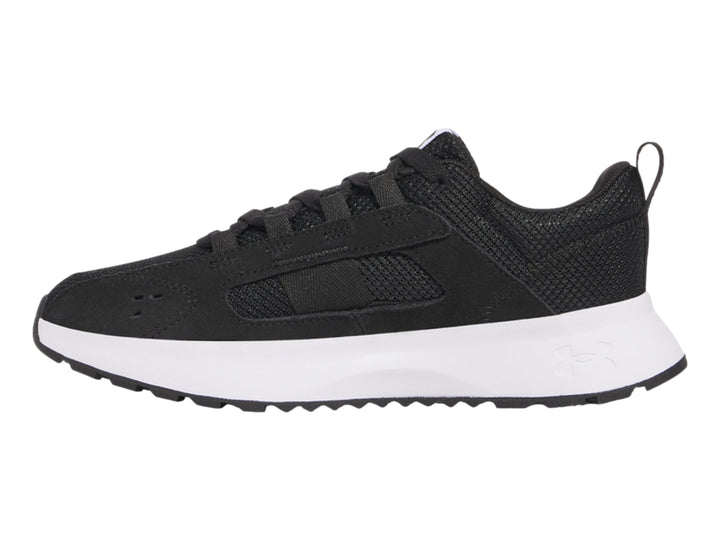 Tenis Under Armour color negro con suela blanca y tejido de malla.