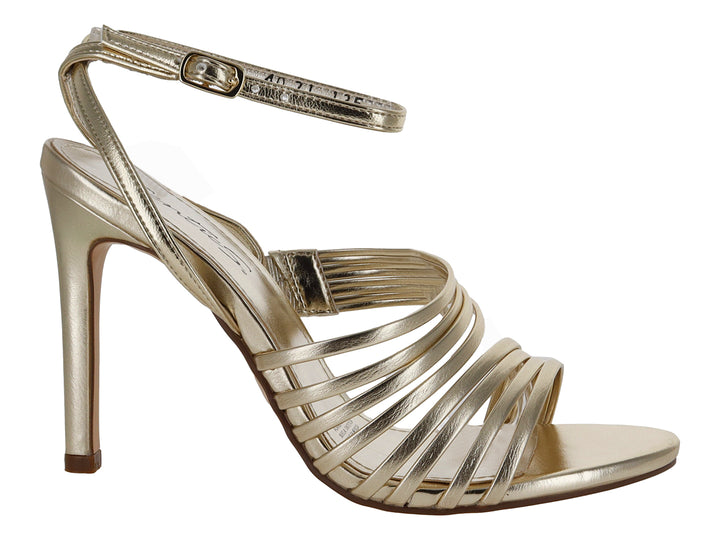 Sandalia elegante para mujer en color oro con tacón alto y diseño de tiras cruzadas sobre el empeine.