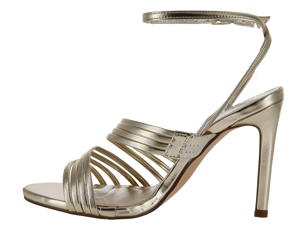 Sandalia elegante para mujer en color oro con tacón alto y diseño de tiras cruzadas sobre el empeine.