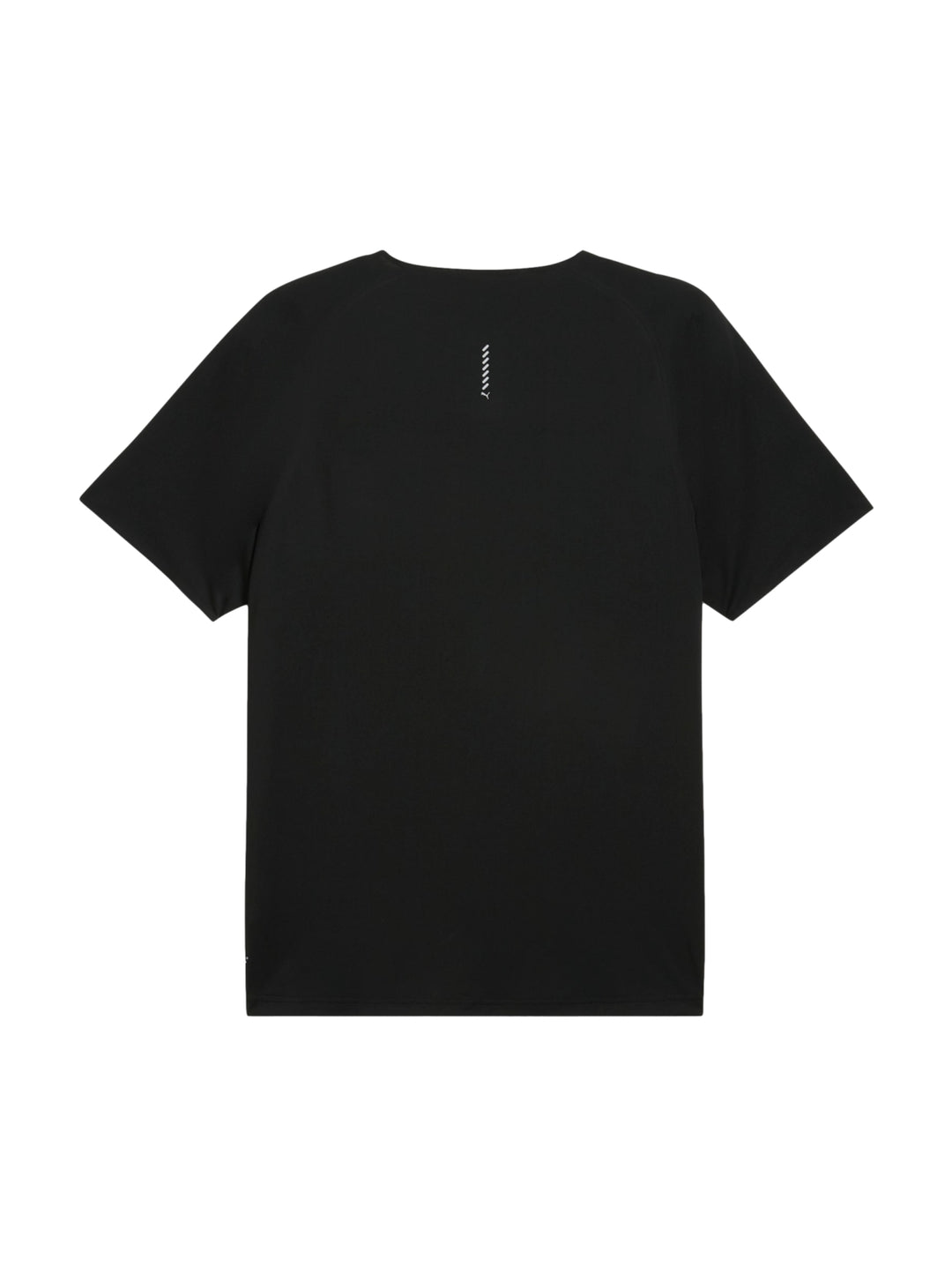 Hombre vistiendo una playera deportiva PUMA de color negro con logotipo blanco en el pecho.
