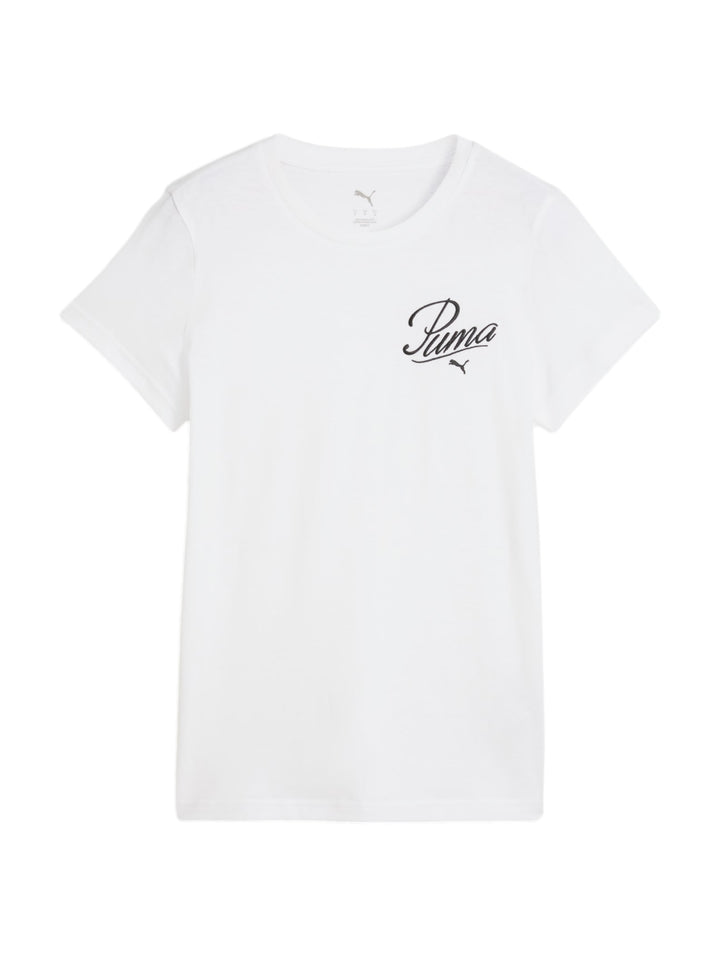 Mujer vistiendo una playera blanca de manga corta marca PUMA con logotipo en el pecho.
