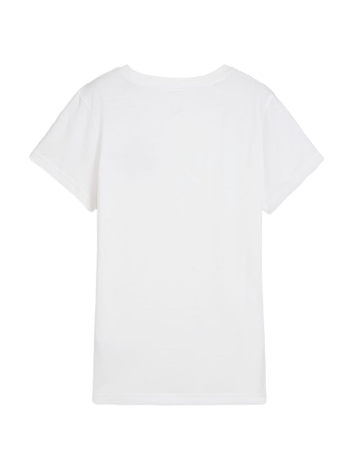 Mujer vistiendo una playera blanca de manga corta marca PUMA con logotipo en el pecho.