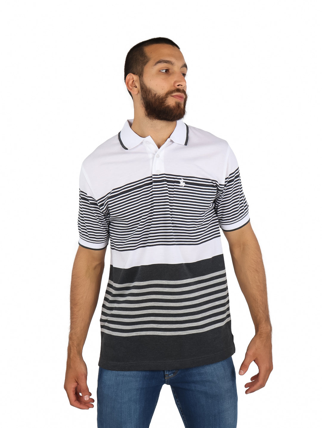 Playera polo blanca para hombre con diseño de rayas horizontales en tonos gris y negro.