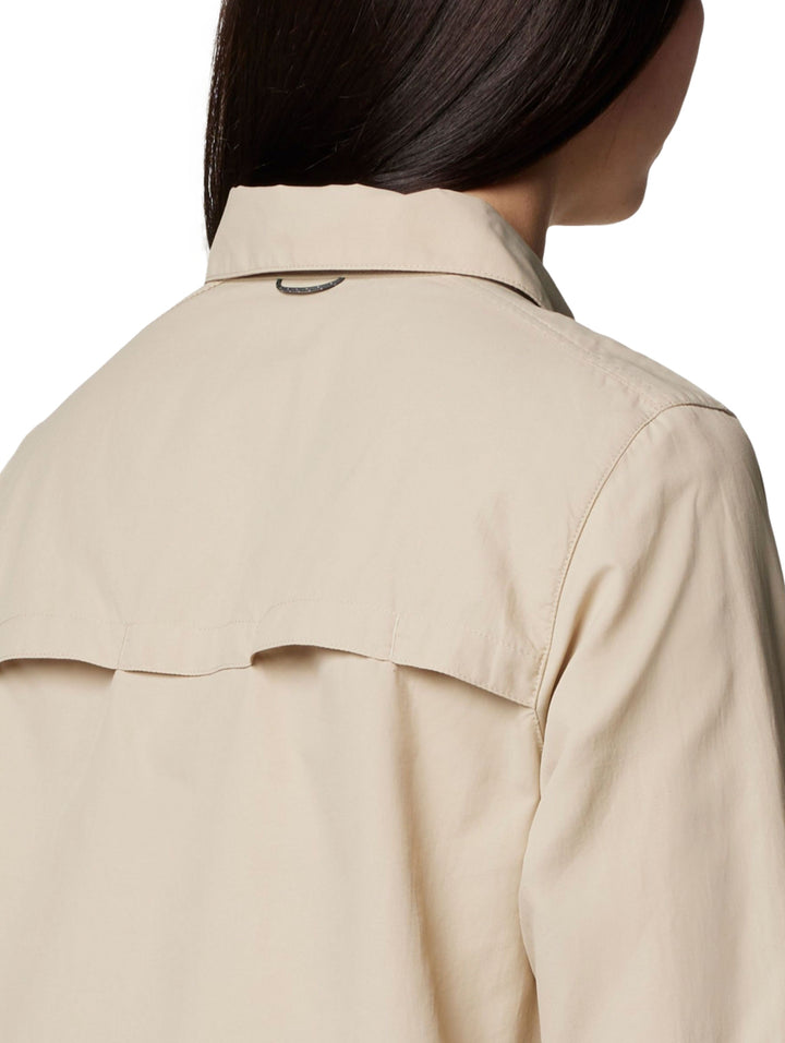 Camisa Columbia Silver Ridge 3.0 de manga larga en color beige Ancient Fossil para Mujer.