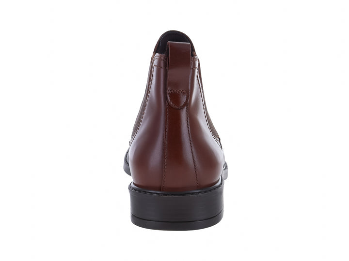 Botín estilo Chelsea de cuero color caoba con suela negra y panel elástico lateral.