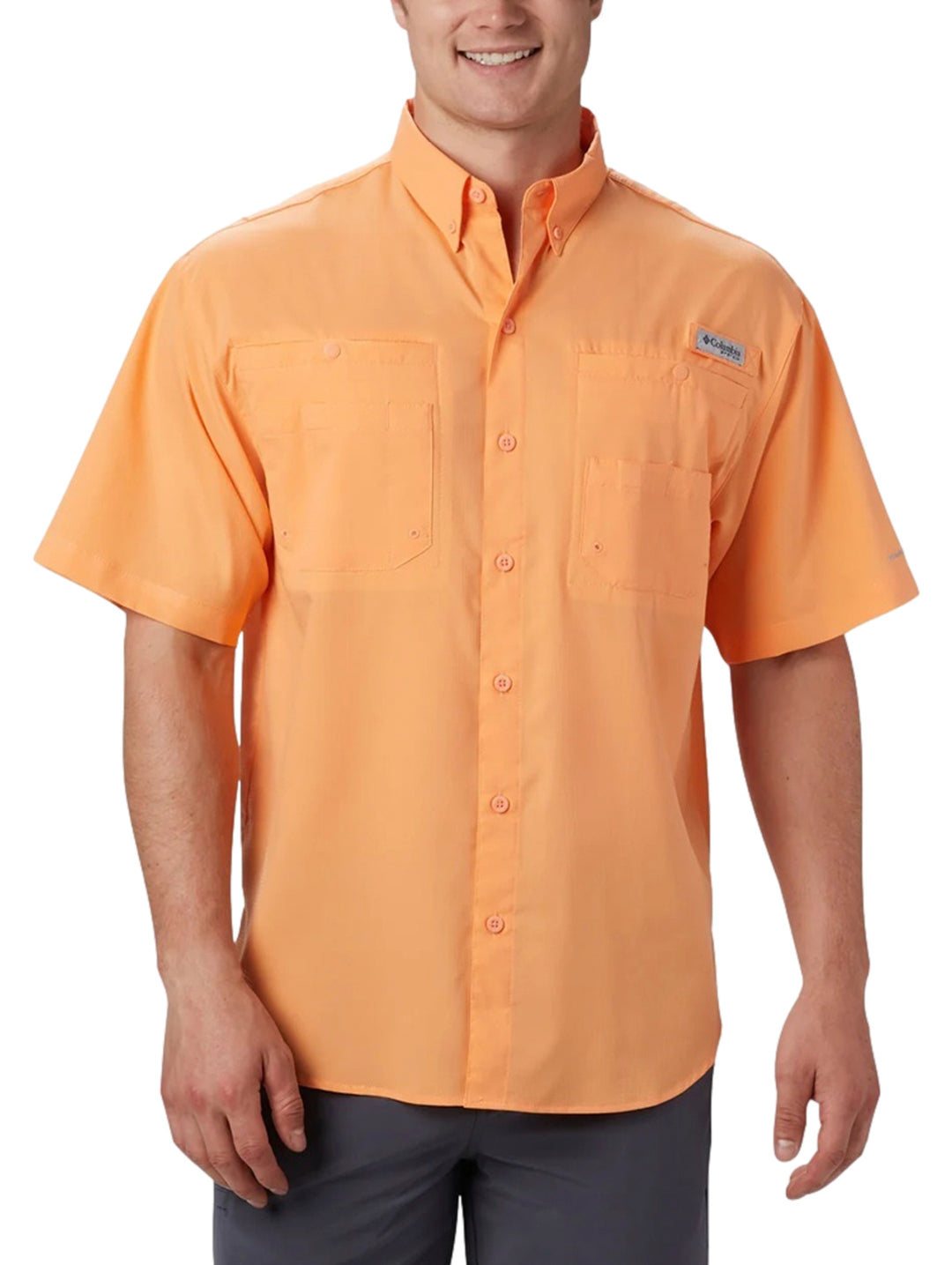 Camisa Columbia PFG de manga corta en color naranja Bright Nectar con bolsillos frontales y cuello.