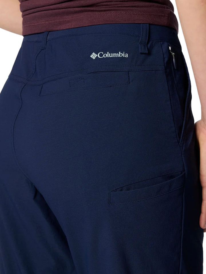 Pantalones Columbia Leslie Falls II color azul marino para actividades al aire libre.
