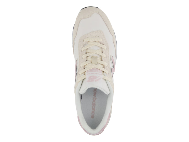 Tenis New Balance WL 515H en color blanco y rosa con suela de plataforma blanca y base negra.