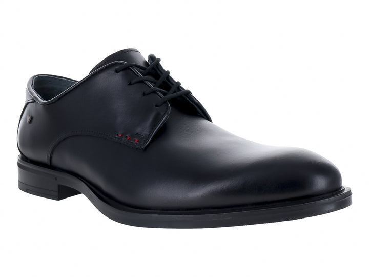 Zapato formal negro para hombre con agujetas y acabado brillante.