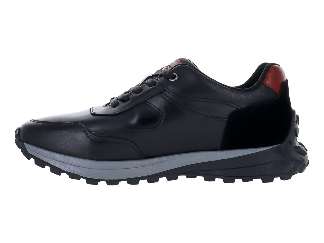 Tenis deportivos color negro con detalles en rojo y suela gris, vista lateral.