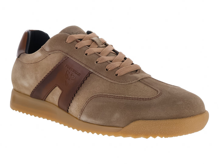 Zapato casual VERTICAL modelo 5720 en gamuza color café con detalles en marrón oscuro y suela dentada.