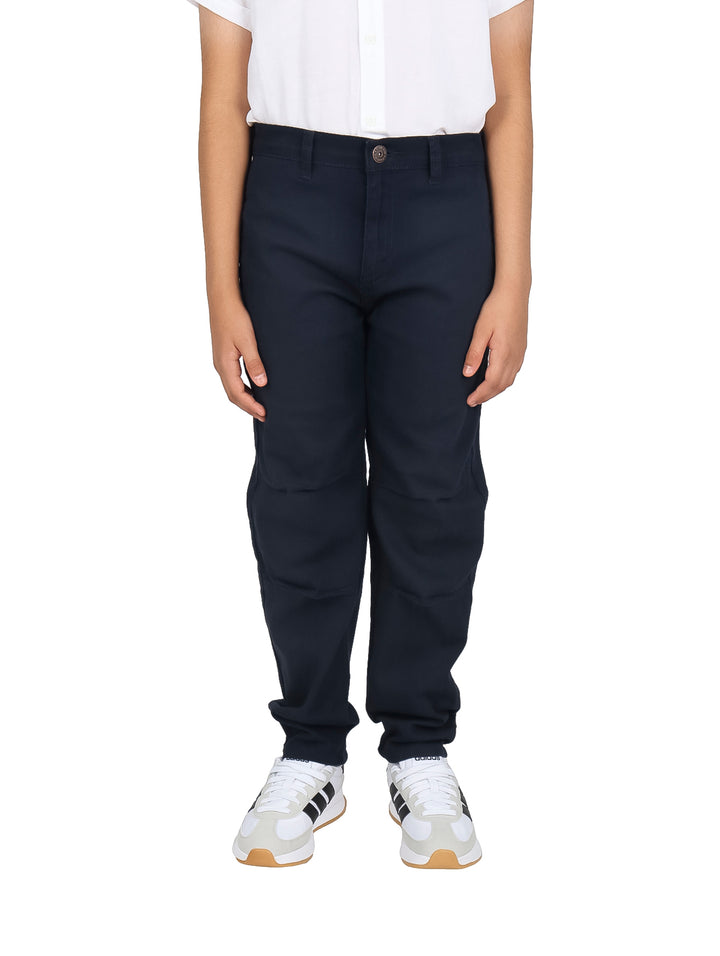 Pantalón de mezclilla color azul marino para Niño, corte recto y estilo casual.