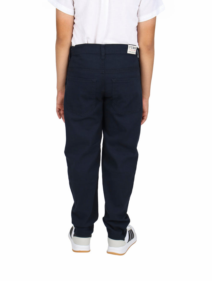 Pantalón de mezclilla color azul marino para Niño, corte recto y estilo casual.