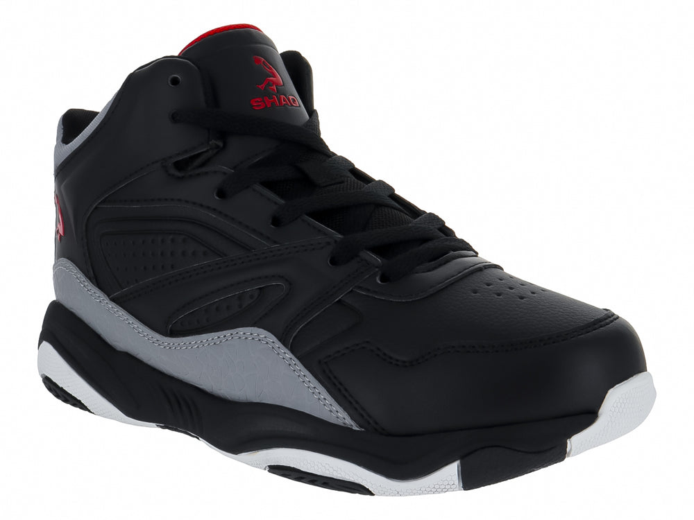 Tenis de baloncesto SHAQ de corte alto en colores negro y gris con detalles en rojo y suela blanca.