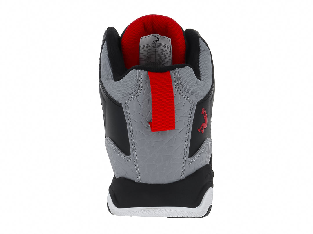 Tenis de baloncesto SHAQ de corte alto en colores negro y gris con detalles en rojo y suela blanca.