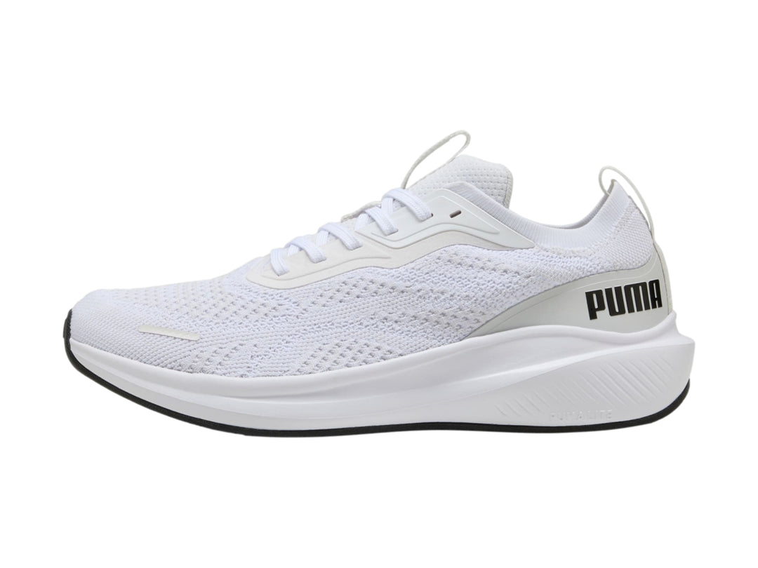 Tenis deportivos PUMA Skyrocket Lite en color blanco con detalles en gris y suela blanca.