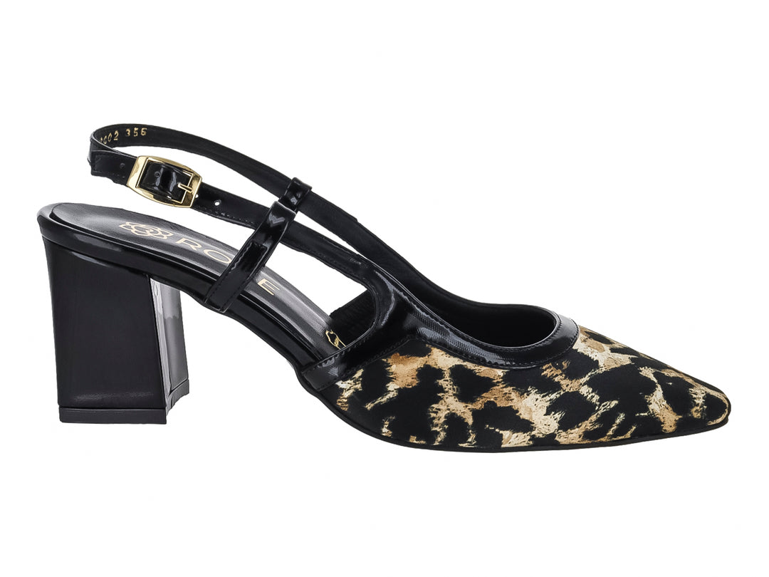 Zapato de tacón cuadrado negro con punta de leopardo y correa ajustable.