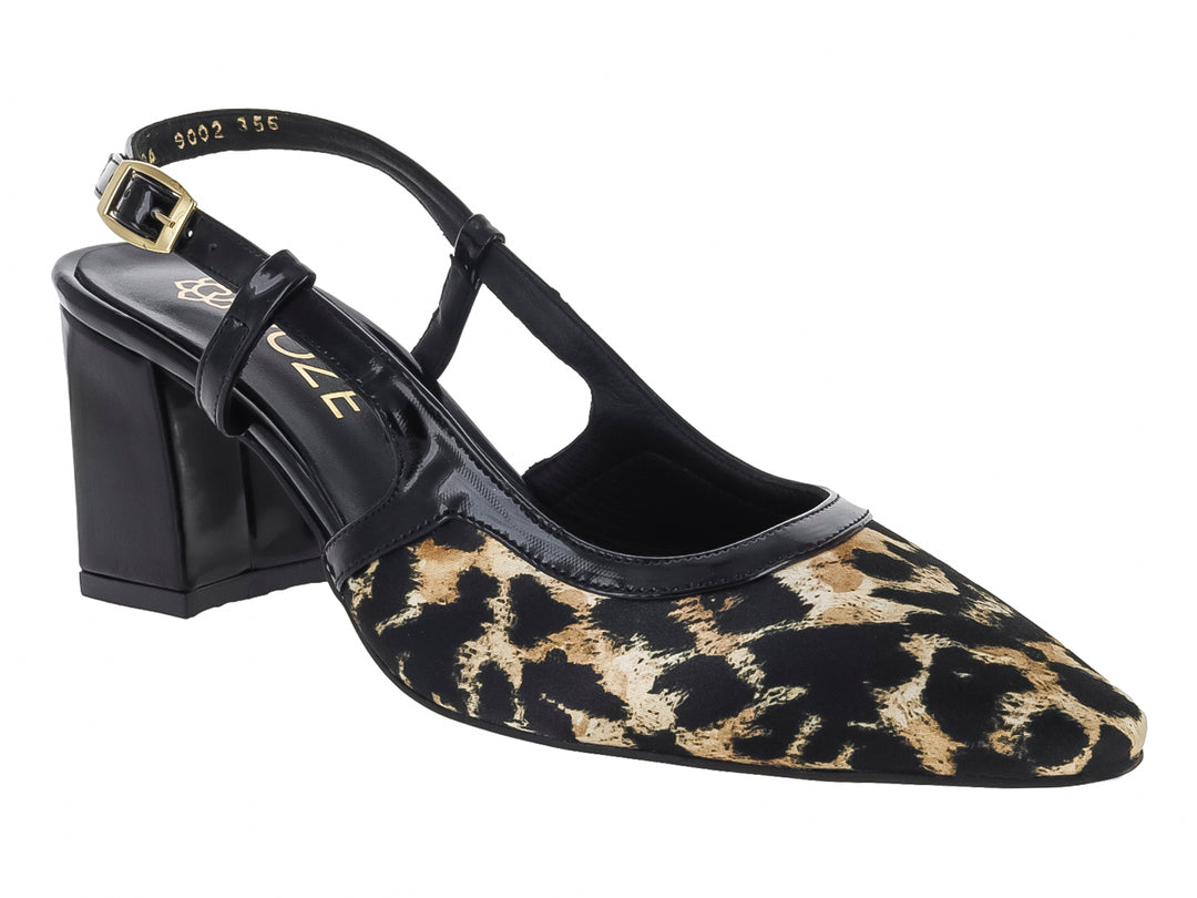 Zapato de tacón cuadrado negro con punta de leopardo y correa ajustable.