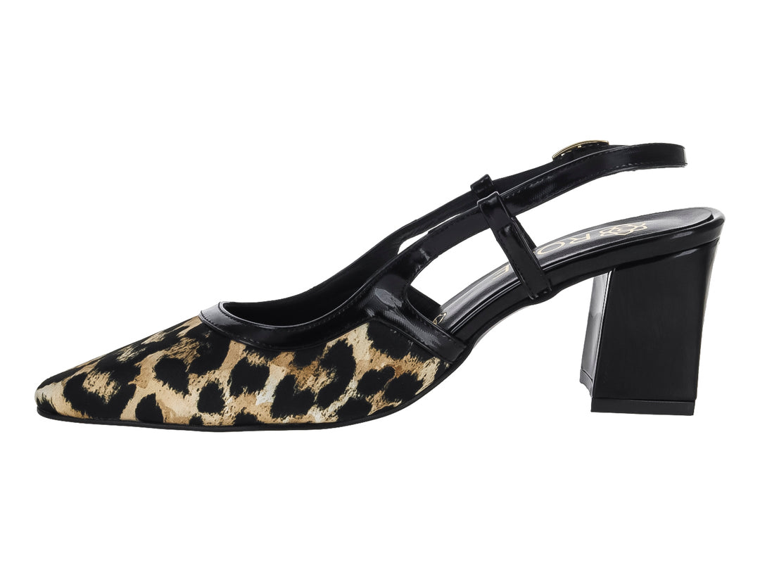 Zapato de tacón cuadrado negro con punta de leopardo y correa ajustable.