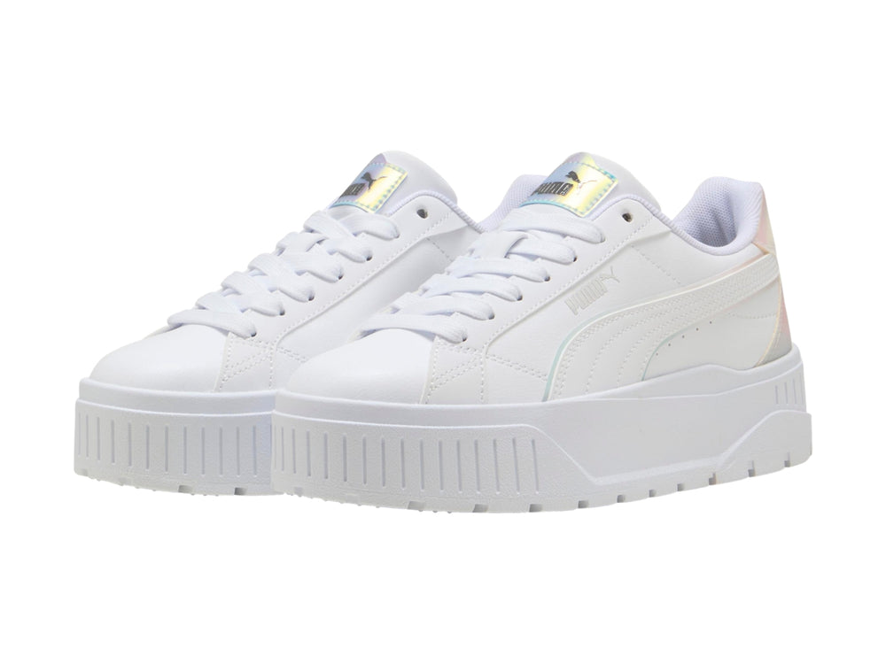 Tenis PUMA blancos para niños con suela de plataforma y detalles laterales en color holográfico.