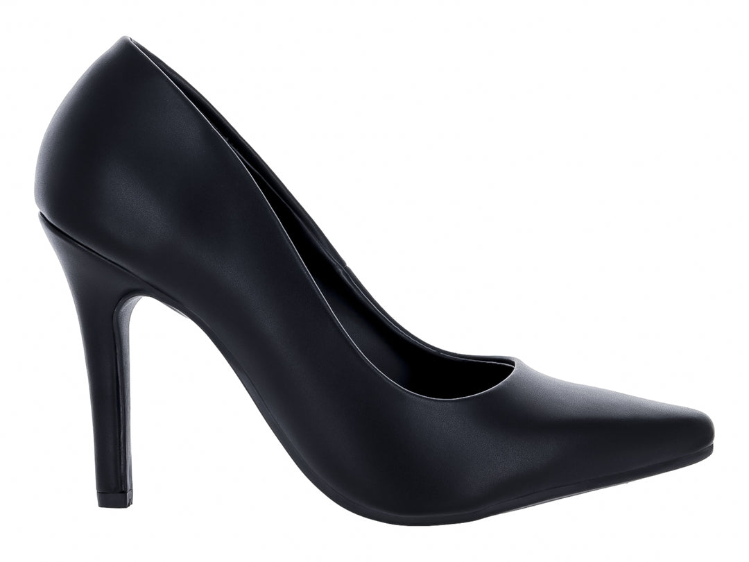 Zapato de tacón alto color negro con acabado mate y punta fina para mujer.