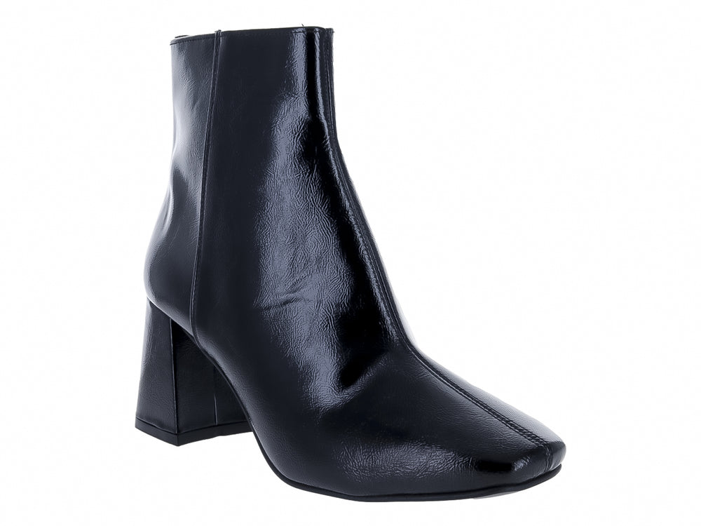 Botín negro de charol brillante con tacón cuadrado y punta redondeada para mujer.