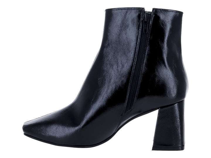 Botín negro de charol brillante con tacón cuadrado y punta redondeada para mujer.
