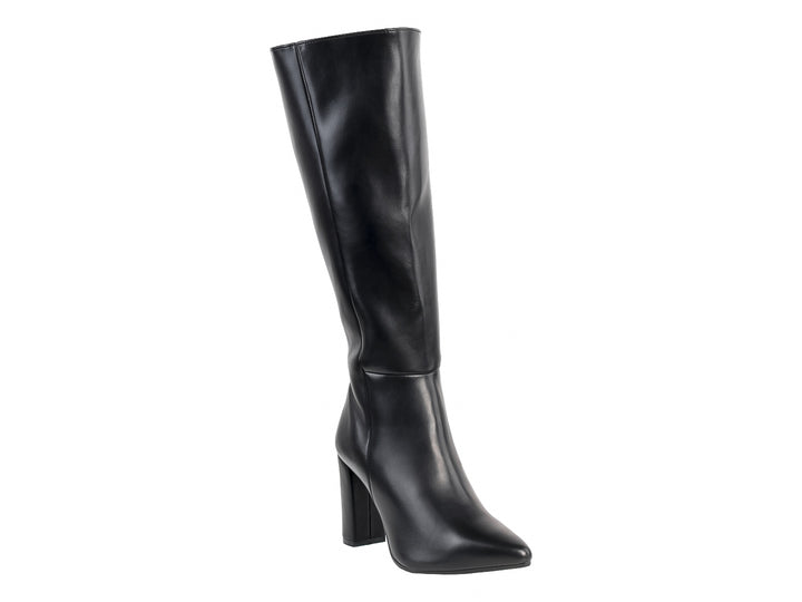 Bota alta de color negro con tacón cuadrado y punta afilada sobre fondo blanco.