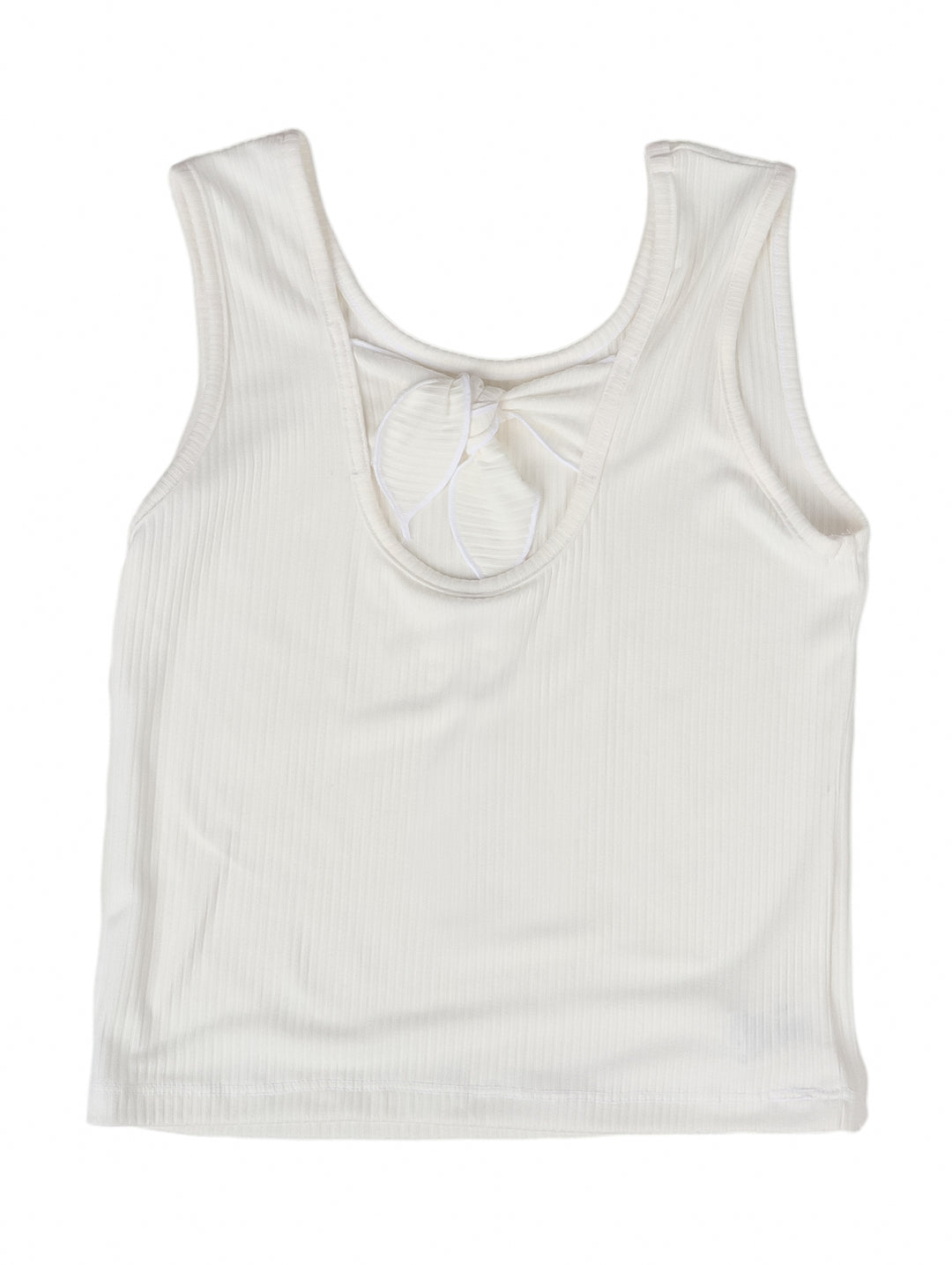 Blusa blanca sin mangas para niña con textura acanalada.