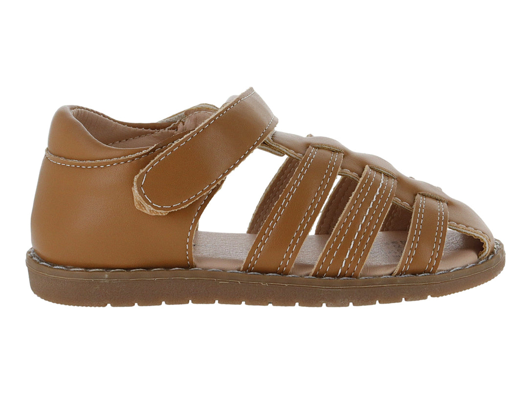 Sandalia infantil color khaki con tiras y cierre de velcro.