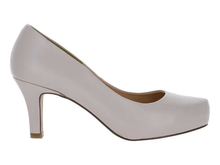 Zapato de tacón cerrado color ostión con punta redonda y tacón medio para mujer.
