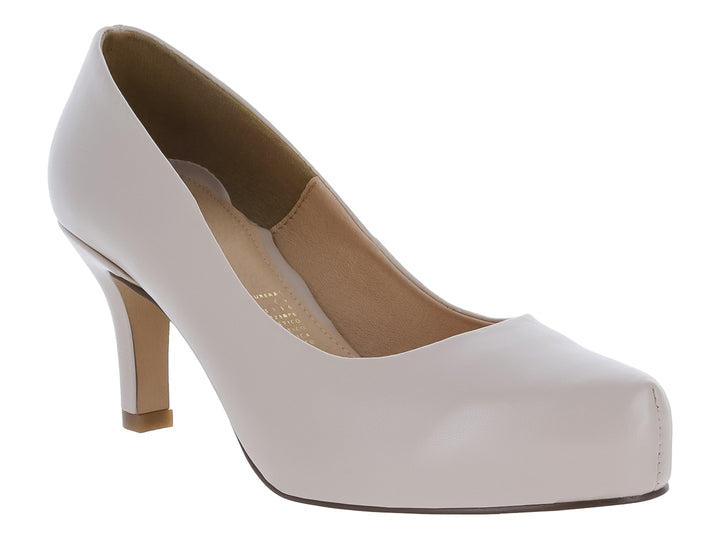 Zapato de tacón cerrado color ostión con punta redonda y tacón medio para mujer.