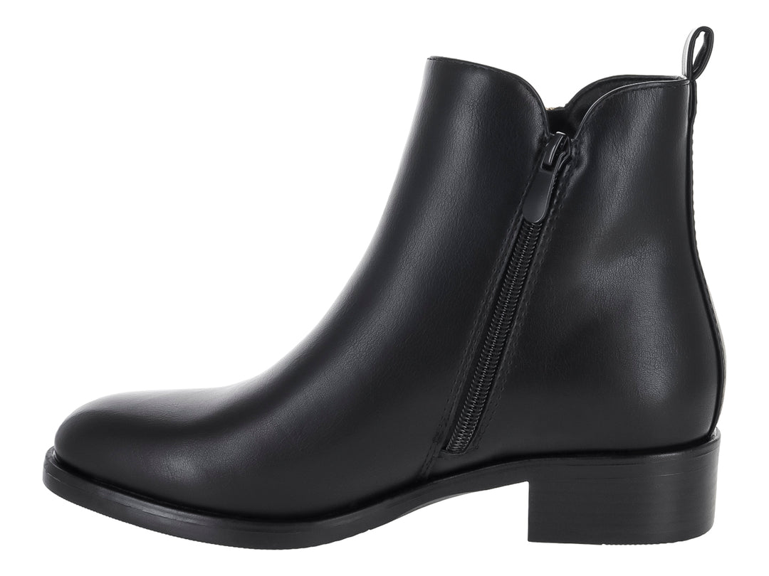 Botín negro de material sintético con cierre lateral dorado y tacón bajo cuadrado para mujer.