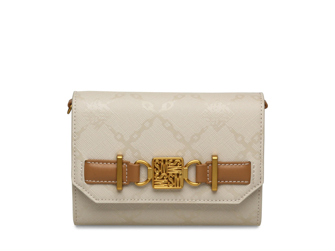 Bolso pequeño Steve Madden color bone con textura acolchada, detalles en camel y correa de cadena dorada.