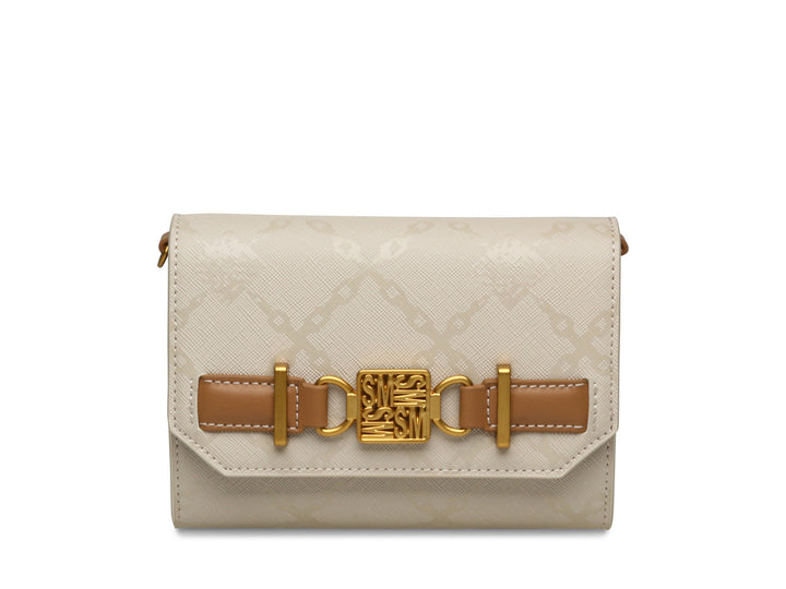 Bolso pequeño Steve Madden color bone con textura acolchada, detalles en camel y correa de cadena dorada.