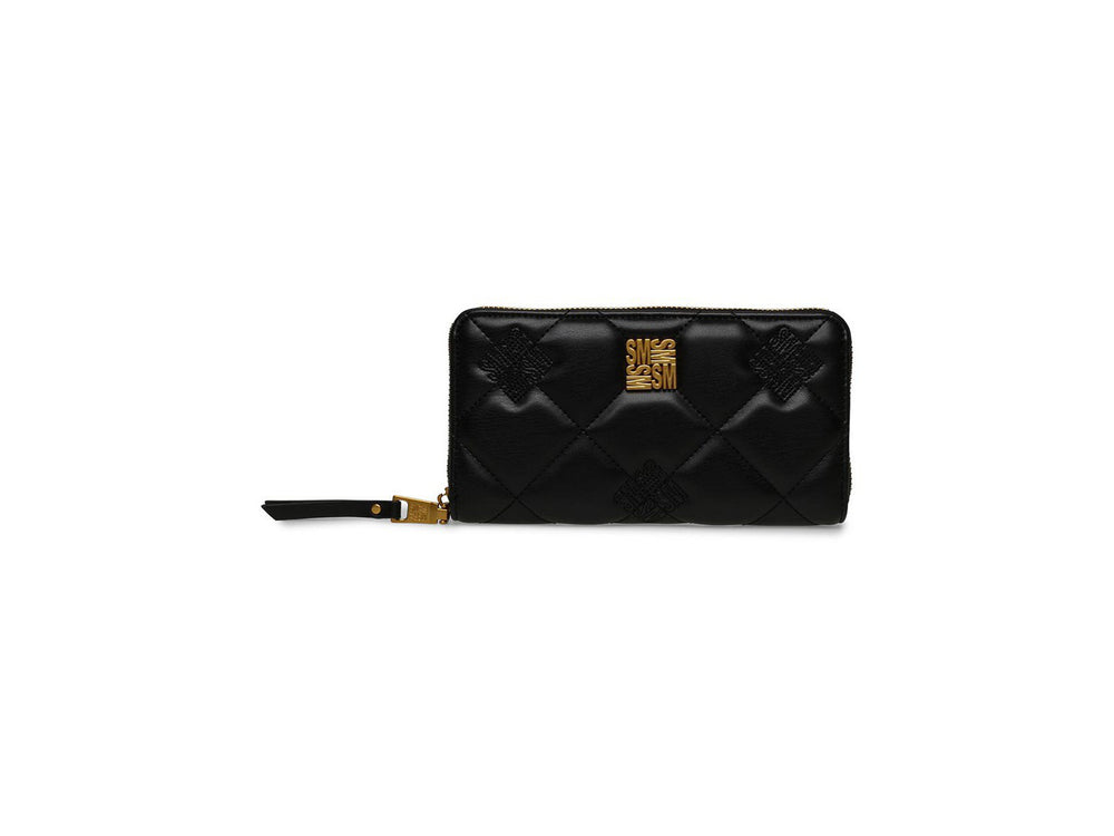 Cartera pequeña de Steve Madden en color negro con diseño acolchado y detalles metálicos dorados.