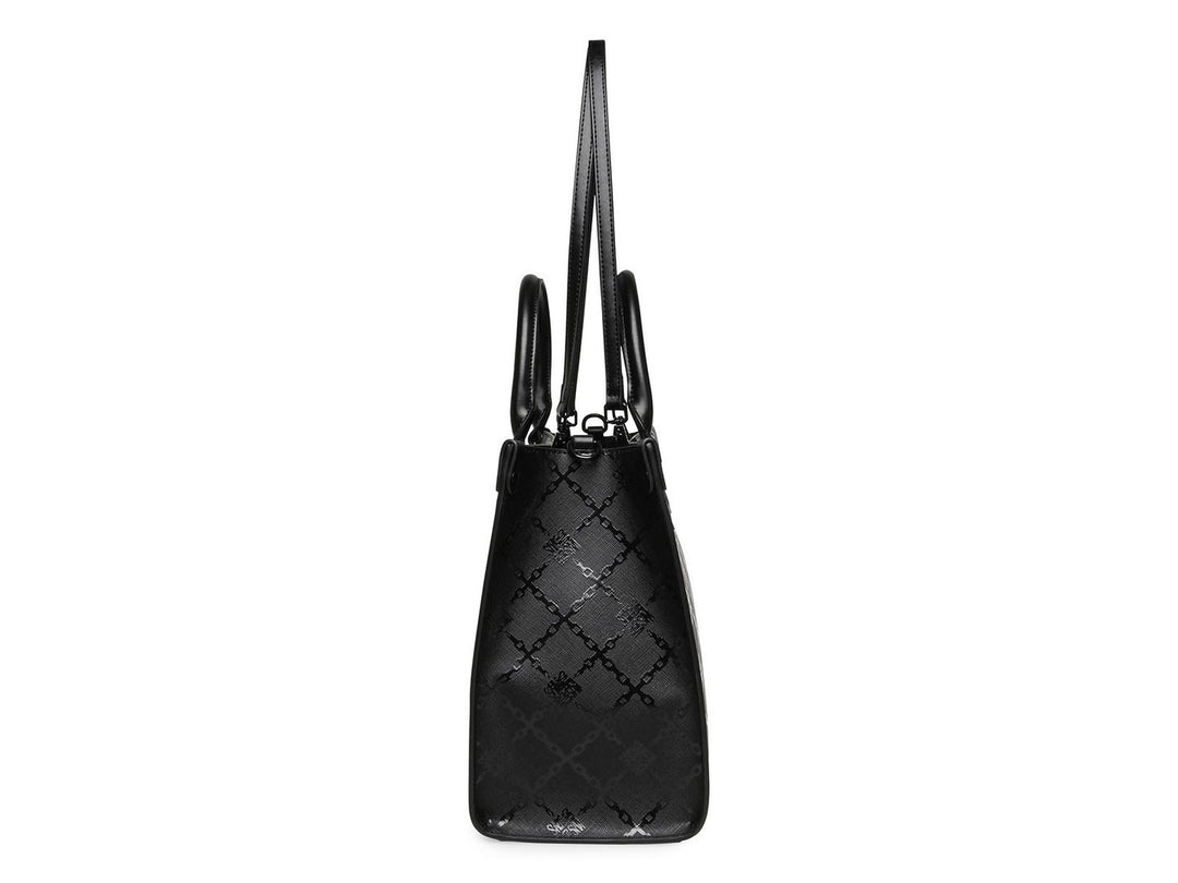 Bolso de hombro Steve Madden color negro con textura geométrica, asas cortas y correa larga ajustable.