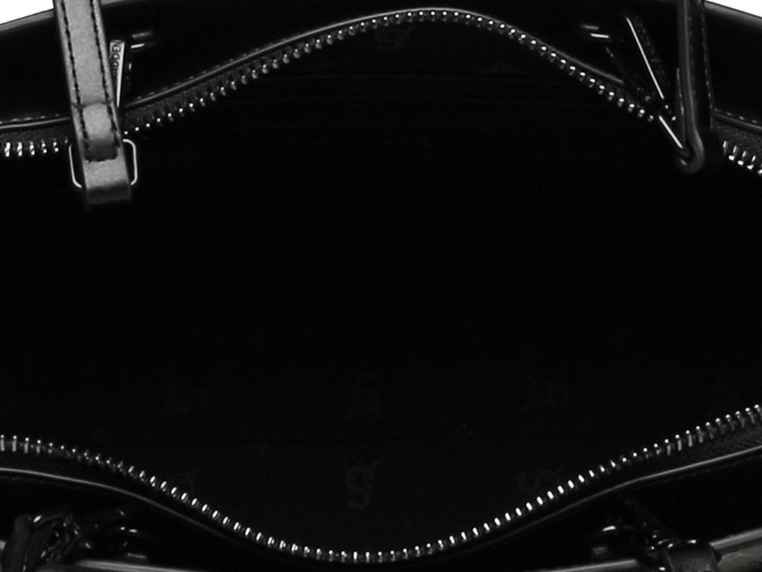 Bolso de hombro Steve Madden color negro con textura geométrica, asas cortas y correa larga ajustable.