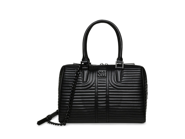 Bolso de mano Steve Madden color negro con textura acanalada, asas superiores y correa larga con cadena.
