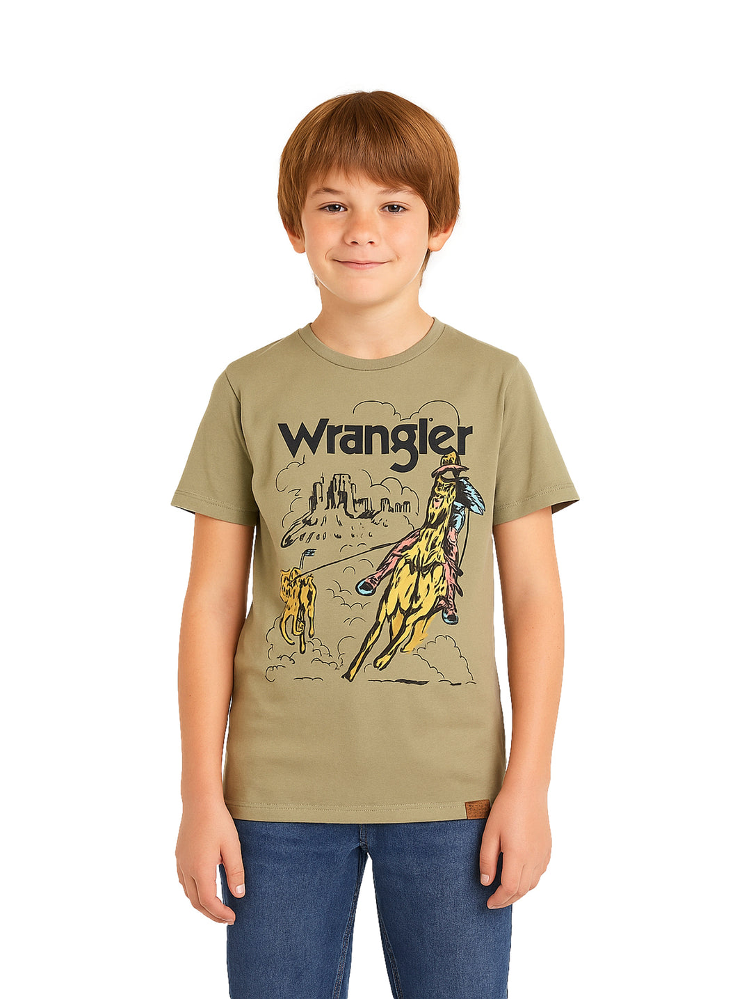 Niño vistiendo playera color olivo de marca Wrangler con estampado de caballos y jeans azules.
