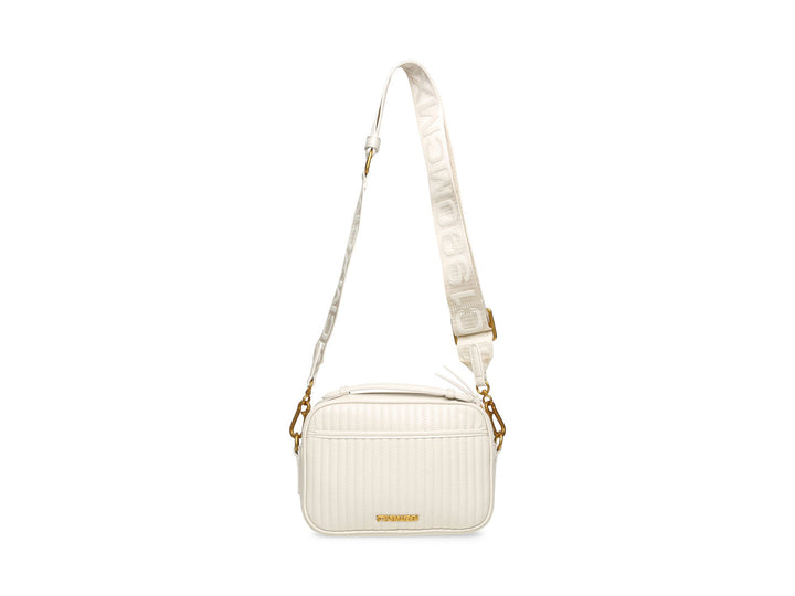 Bolso de hombro Steve Madden color hueso con textura acolchada y detalles metálicos en dorado.