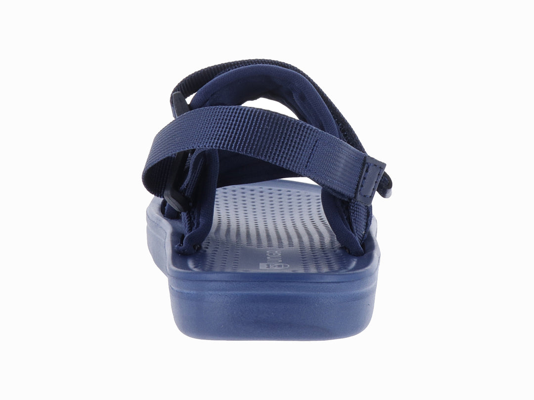 Sandalia para ni�o en color azul marino con correas ajustables y suela antideslizante.