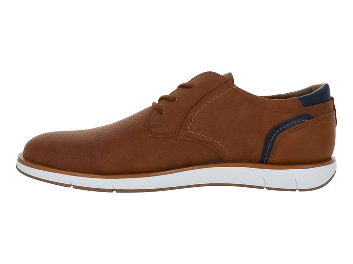 Zapato casual color camel con suela blanca y detalles en azul marino.