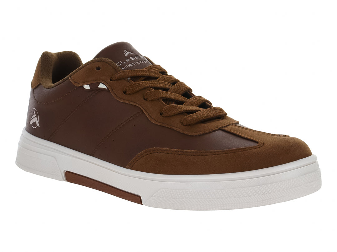 Zapato casual color camel con suela blanca y cordones.