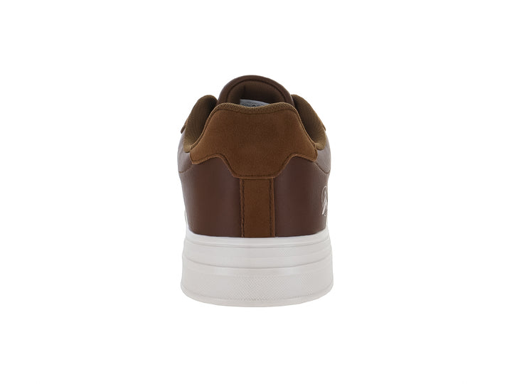 Zapato casual color camel con suela blanca y cordones.