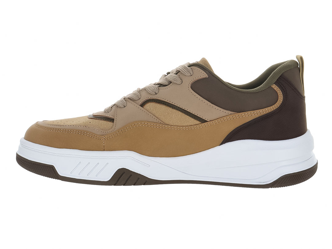 Tenis CLASBEN para niño en colores beige y verde oliva con suela blanca y base marrón.