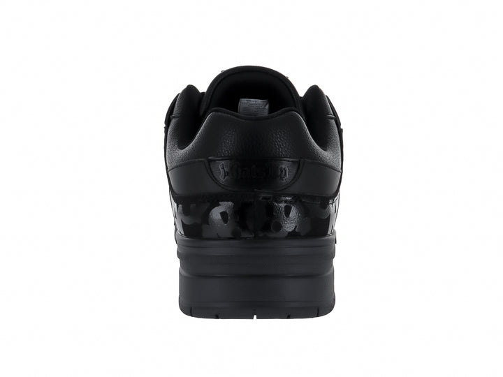 Tenis Clasben Tyler color negro con detalles en acabado brillante y suela robusta.