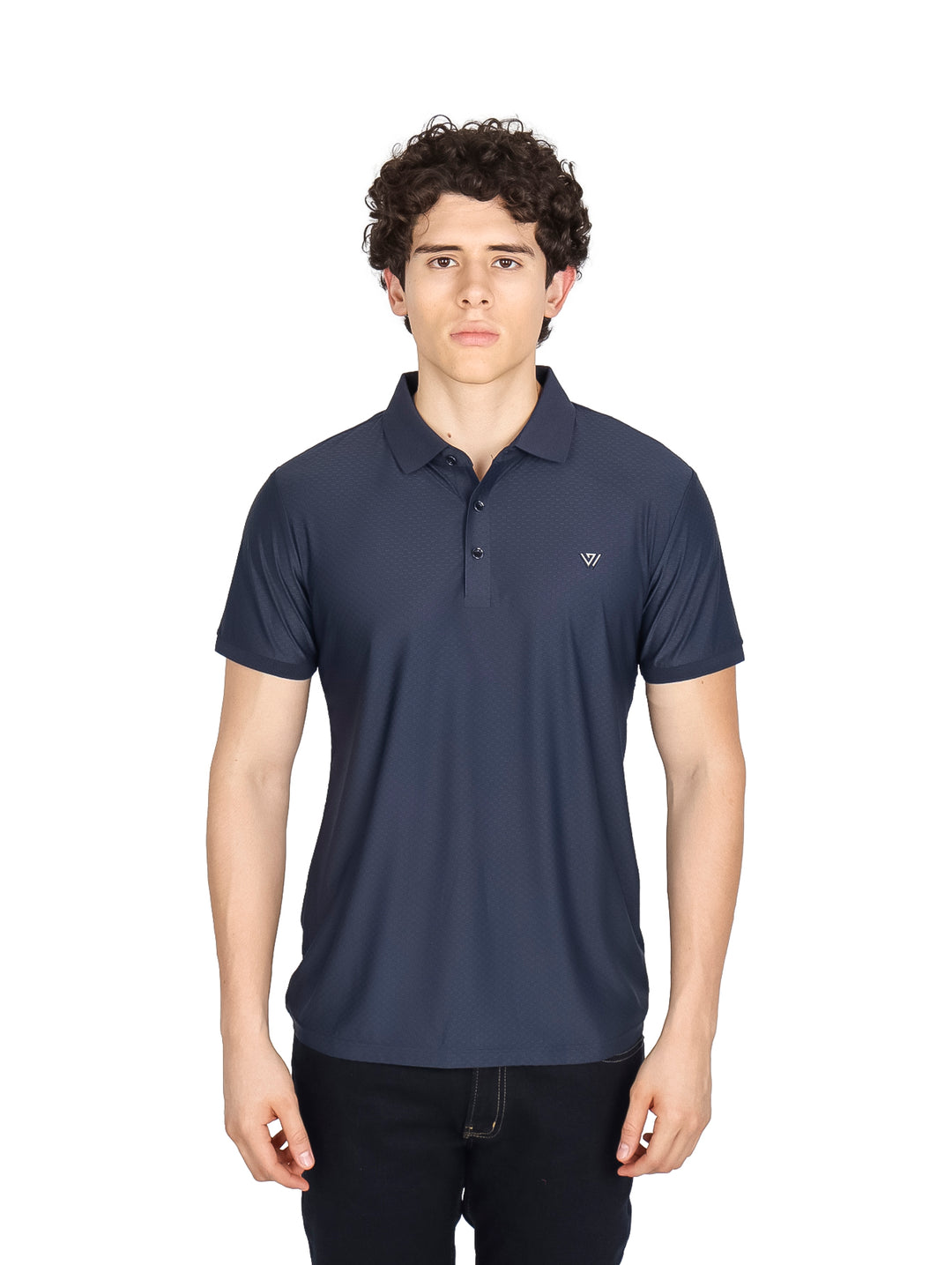 Hombre vistiendo una playera polo color navy de la marca Varesi.