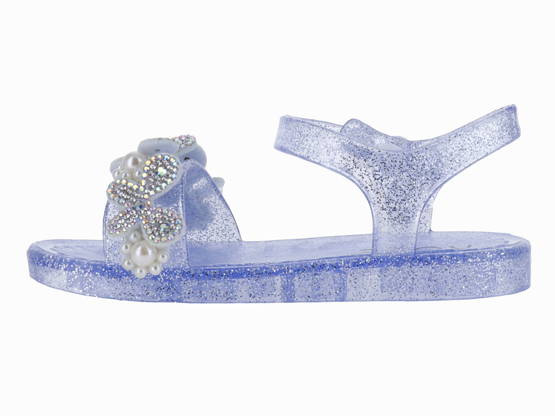 Sandalia infantil color azul con glitter y adorno de perlas y pedrería en la parte frontal.