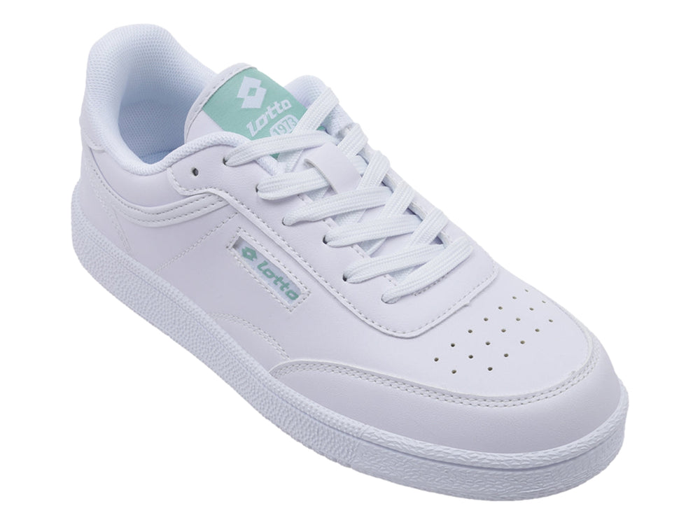 Tenis deportivos Lotto color blanco con detalles en verde menta y suela blanca.
